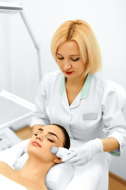 Skin Care. Ultrasound Cavitation Facial Peeling. Skin Cleansing  - Zdjęcie, obraz