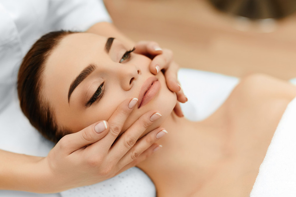 Skin, Body Care. Woman Getting Beauty Spa Face Massage. Treatmen - Zdjęcie, obraz