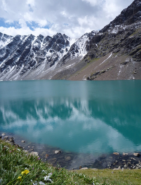 lake Alla Kol in mountains in Kyrgyzstan - Foto, Imagem