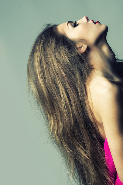 Woman with lush long hair - Zdjęcie, obraz