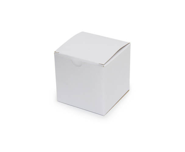 Caja blanca aislada sobre fondo blanco
 - Foto, imagen