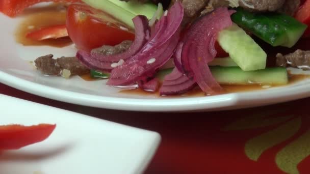 пряный салат с теплым мясом
 - Кадры, видео