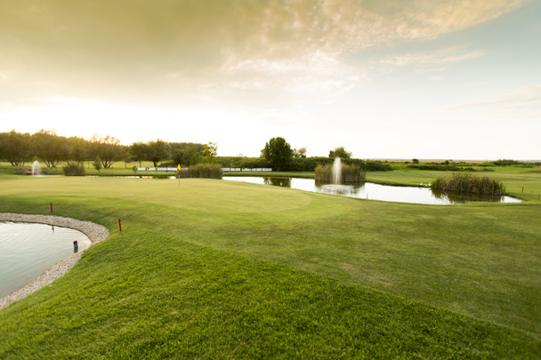Blick auf Golfplatz - Foto, Bild