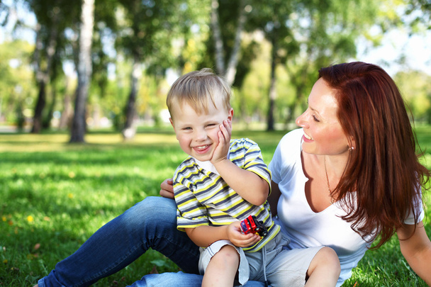 Young mother with her son in summer park - Foto, Bild