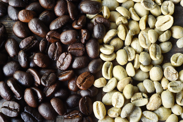 green and roasted coffee beans - Photo, image
