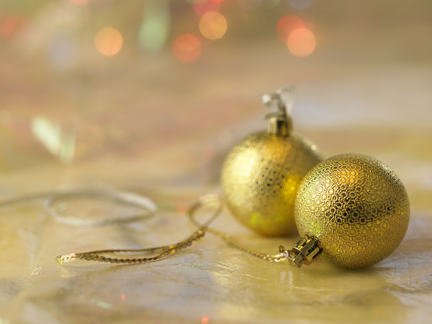 ゴールデン クリスマス ボール - 写真・画像