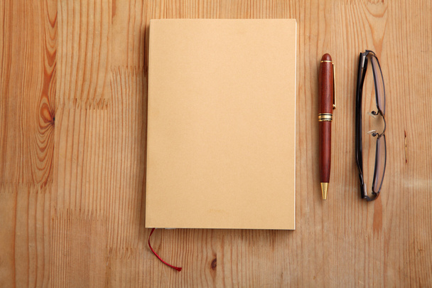 Blank Notepad with spectacles - Foto, immagini