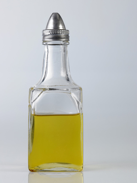 bottle of oil on white - Foto, afbeelding
