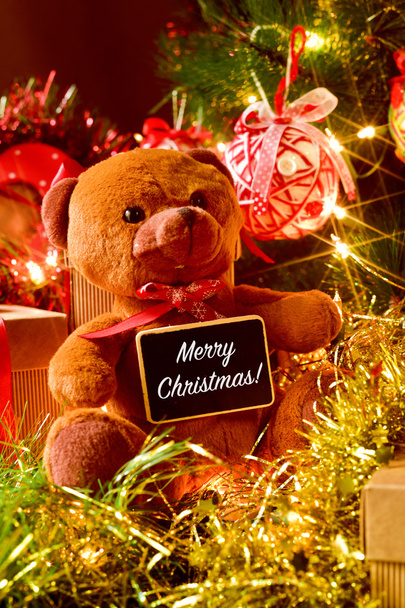 текст с Рождеством, плюшевый мишка и подарки
 - Фото, изображение