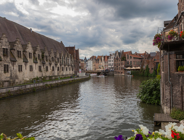 Vesistöalue Gentissä
 - Valokuva, kuva