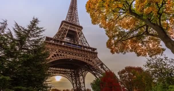 Az Eiffel-torony Párizsban - Felvétel, videó