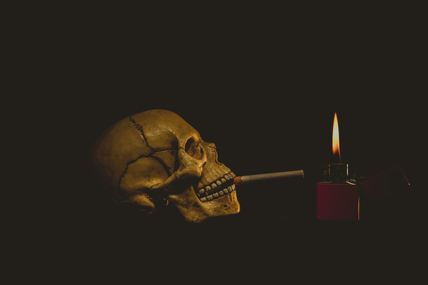 Human skull smoking a cigarette - Zdjęcie, obraz