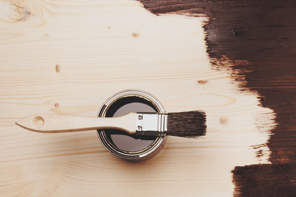 Paint can with brush on wooden background - Foto, immagini