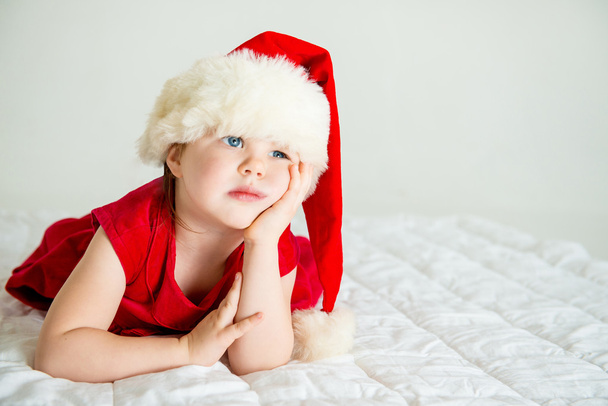 Little Girl in Hat Santa - Foto, Imagem