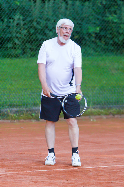 Senior man playing tennis - Valokuva, kuva