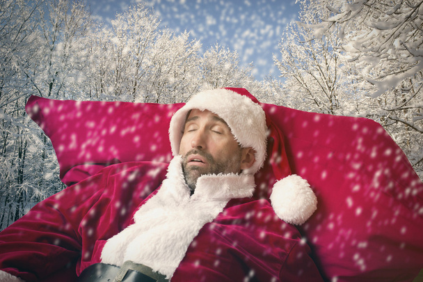 Άγιος Βασίλης κοιμάται στο χιόνι - Φωτογραφία, εικόνα