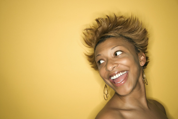 Expressive smiling woman. - Foto, afbeelding