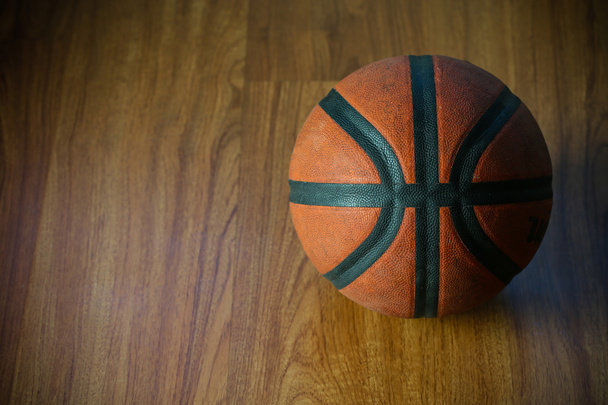 pallacanestro sul campo o in legno, sport popolare con squadra, sfondo sportivo e area vuota per il testo
. - Foto, immagini