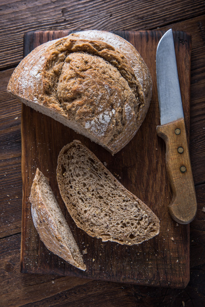 Compartiendo pan casero
 - Foto, imagen