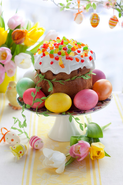 Easter cake and colourful eggs - Fotoğraf, Görsel