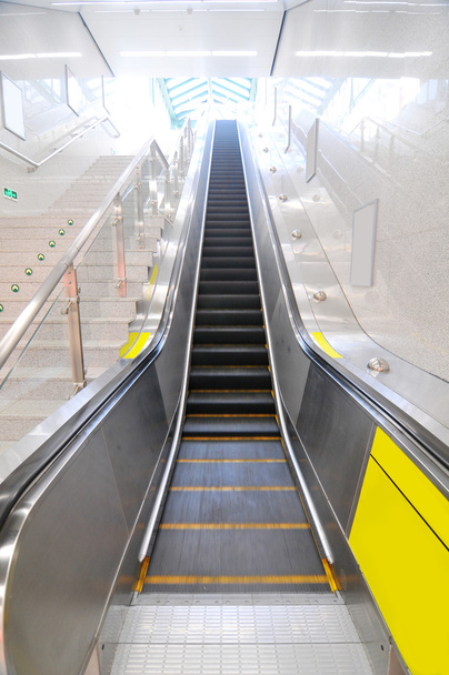 eskalátor v metru - Fotografie, Obrázek