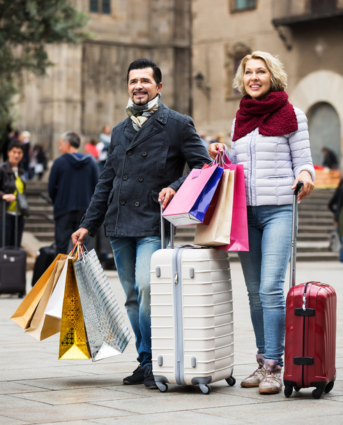 Senior tourists with shopping bags - Foto, Imagem