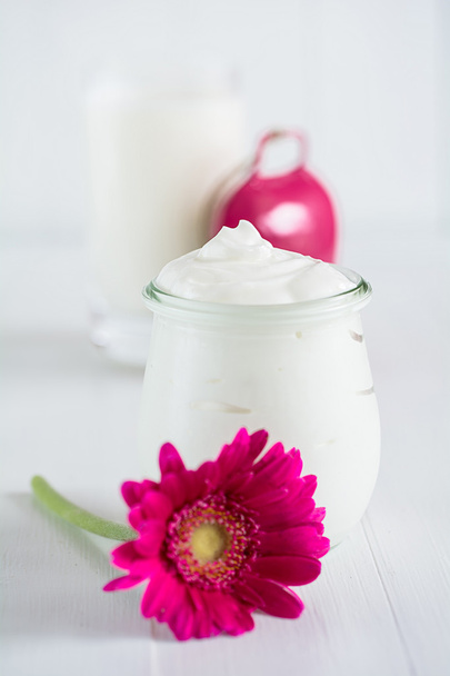 Egy pohár joghurt - Fotó, kép