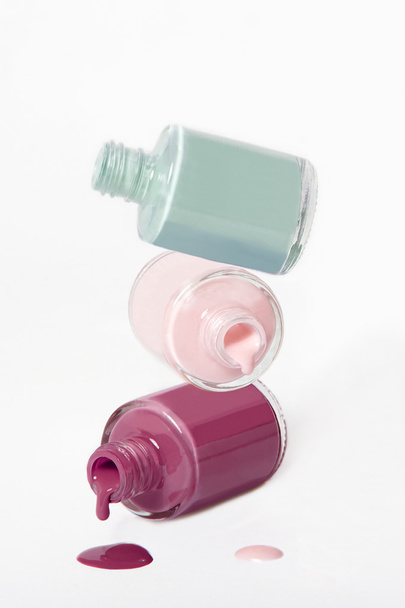 botellas de esmalte de uñas
 - Foto, Imagen