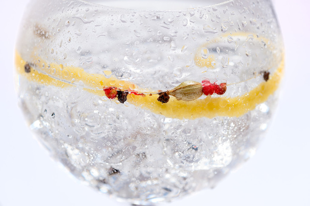 gin s tonikem fondy - Fotografie, Obrázek