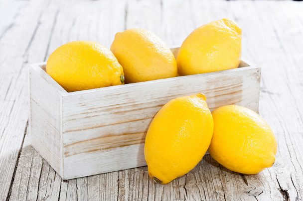 Лимони на сільському тлі
 - Фото, зображення