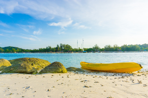 Location de kayaks sur la plage
  - Photo, image