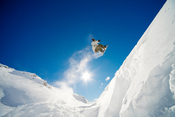 Snowboarder, ugrás - Fotó, kép