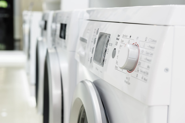 lavatrici in negozio di elettrodomestici
 - Foto, immagini