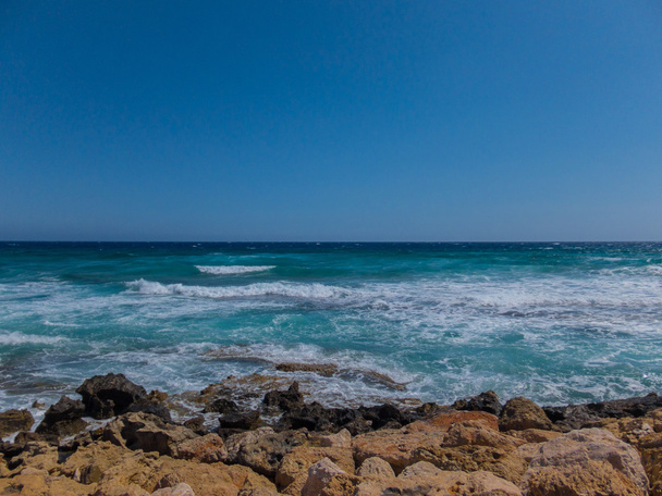 Морські хвилі на берегах - Фото, зображення