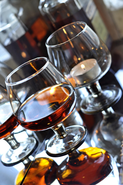 een glas cognac  - Foto, afbeelding