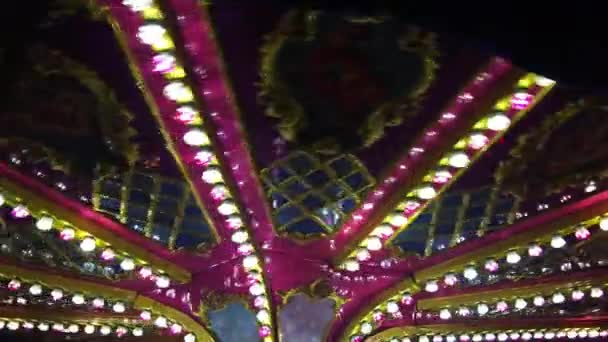 Carrousel dans le parc d'attractions dans la foire d'amusement Merry Go Round
 - Séquence, vidéo