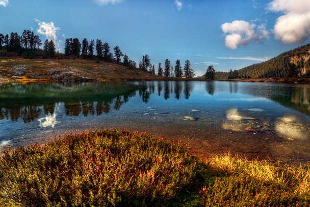calme lac de montagne
 - Photo, image