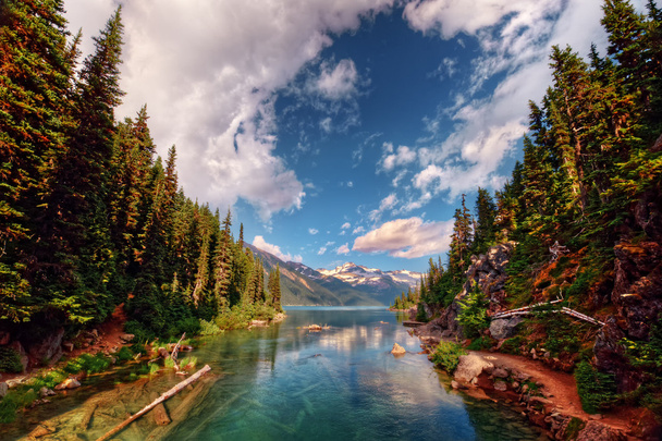 Montanha lago com um reflexo perfeito
 - Foto, Imagem