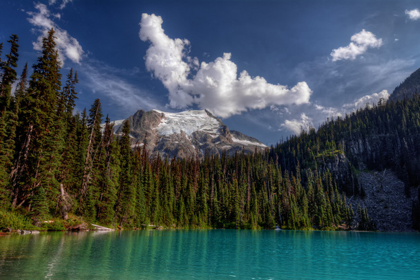 kalm berg lakeside - Foto, afbeelding