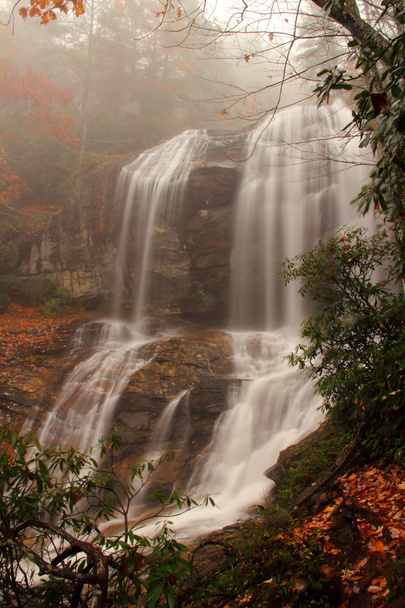 風光明媚なグレン滝 - 写真・画像