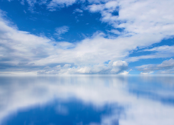 Paysage nuageux miroir
 - Photo, image