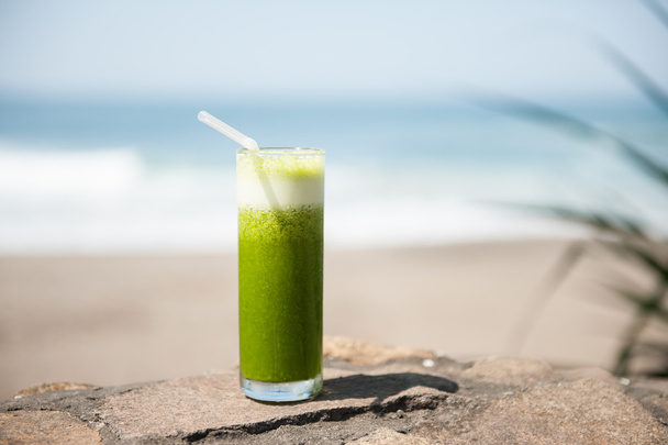 Bebida tropical saludable
 - Foto, imagen