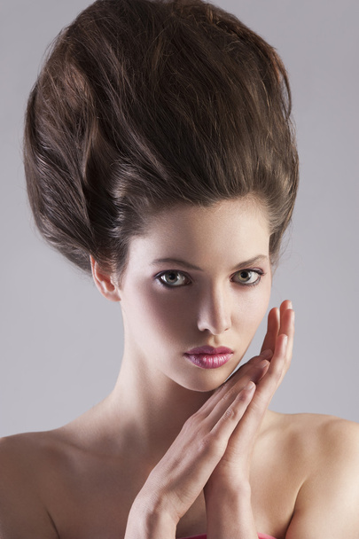 Brunette lady with creative hairdo - Foto, afbeelding
