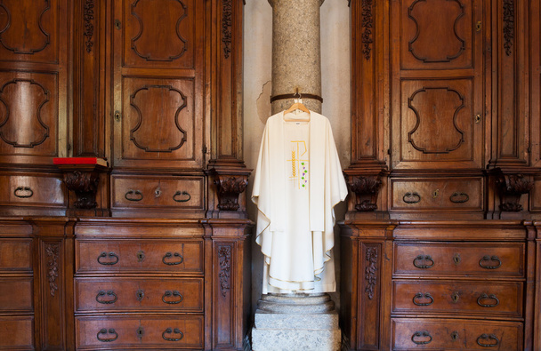 La sotana del sacerdote
 - Foto, imagen