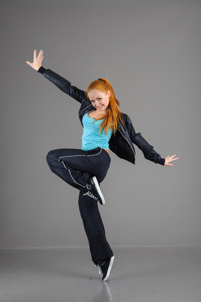 Young dancing woman - Foto, imagen