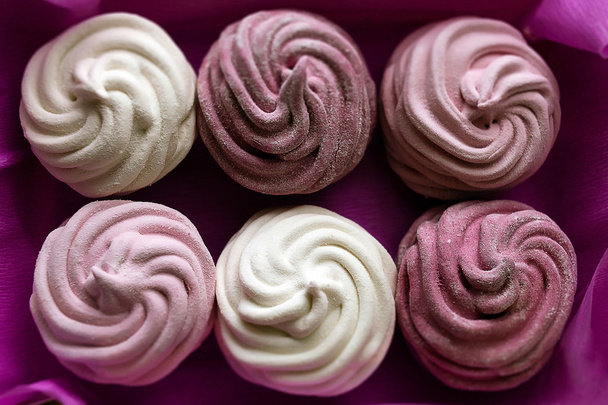 home white and pink marshmallows - Zdjęcie, obraz