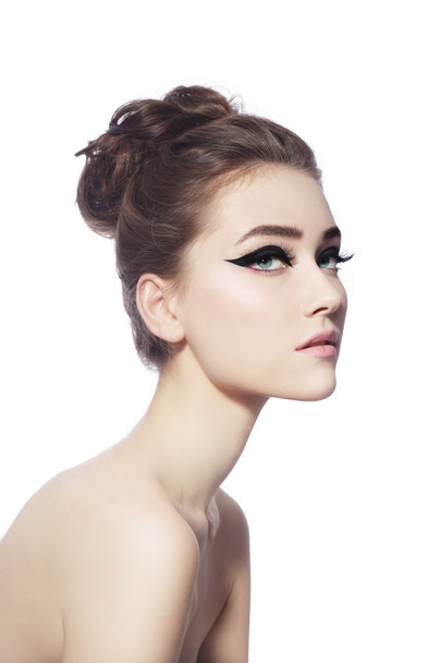 woman with cat eyes makeup - Foto, afbeelding