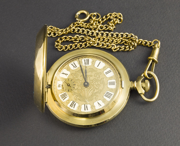 Часы из желтого металла
 - Фото, изображение