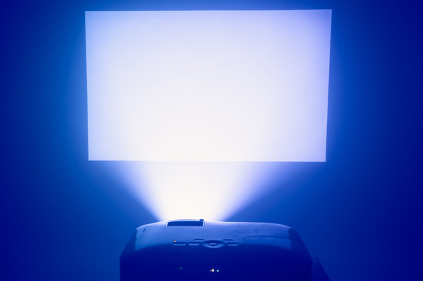 projecteur en action avec écran lumineux
 - Photo, image
