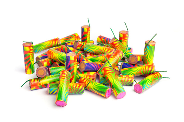 Un mucchio di fuochi d'artificio colorati isolati su sfondo bianco
 - Foto, immagini